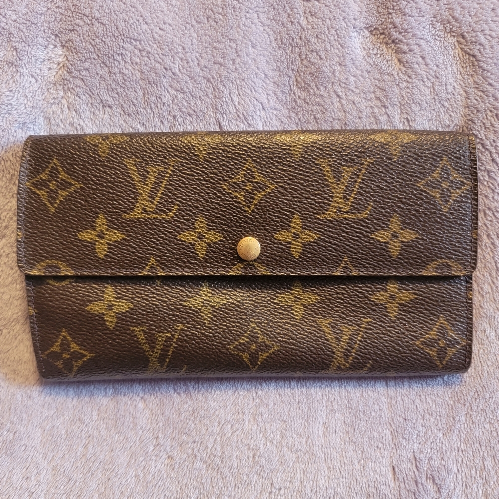 Louis Vuitton LV Monogram Sarah Wallet